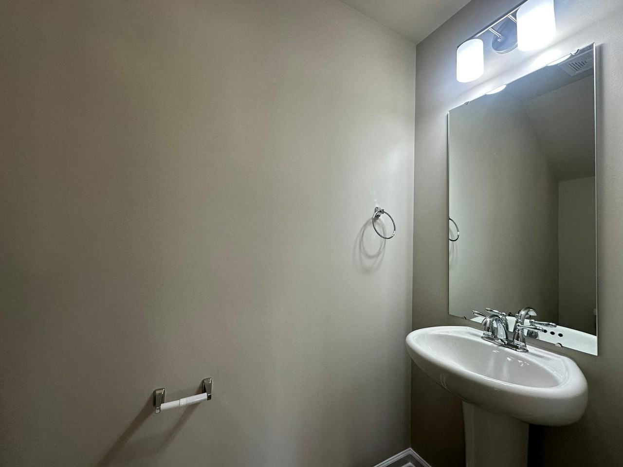 9050 Stoney Waters Ct - Photo 4 of 40