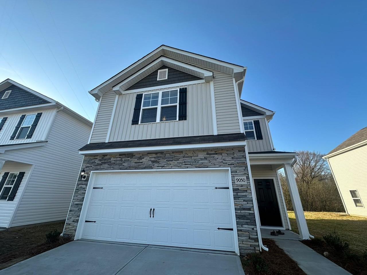 9050 Stoney Waters Ct - Photo 4 of 40