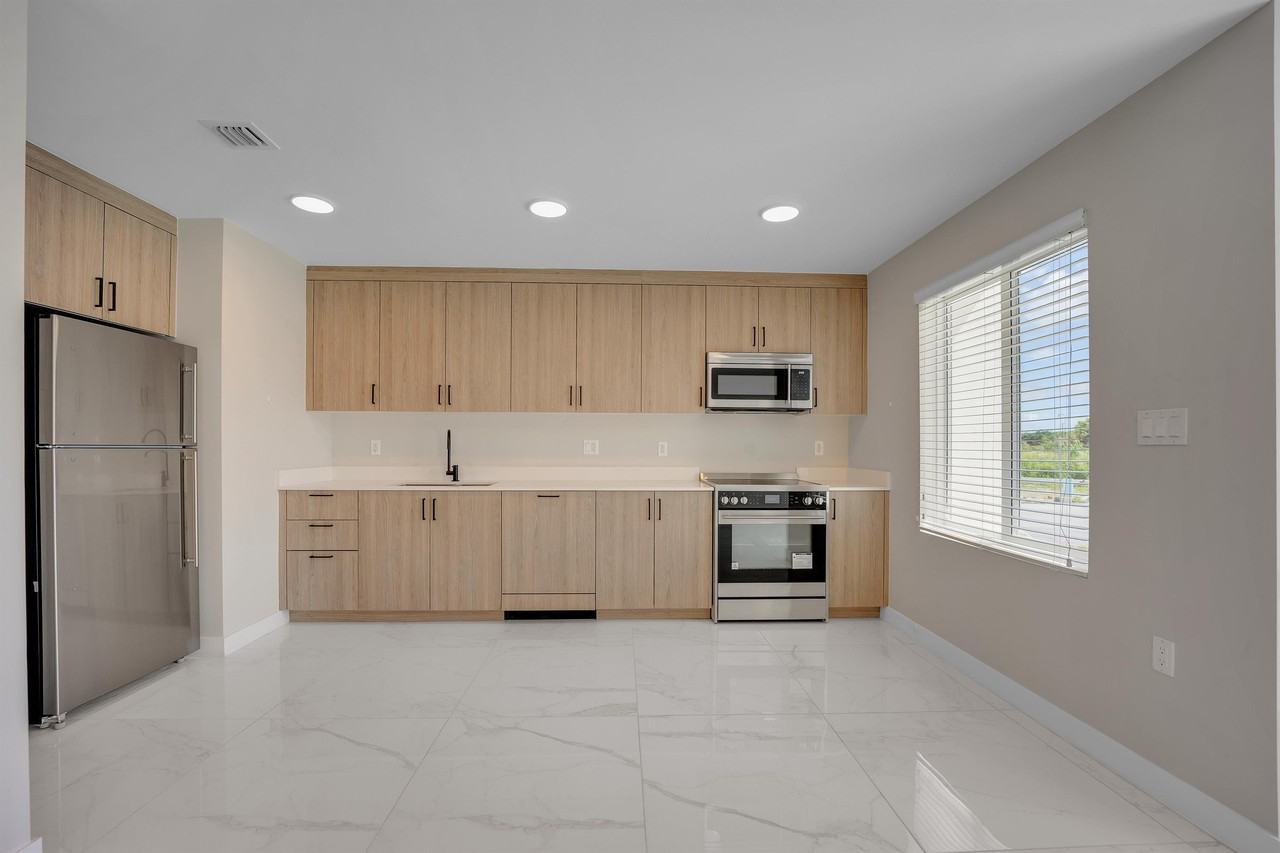 13831 Swln - Photo 2 of 25