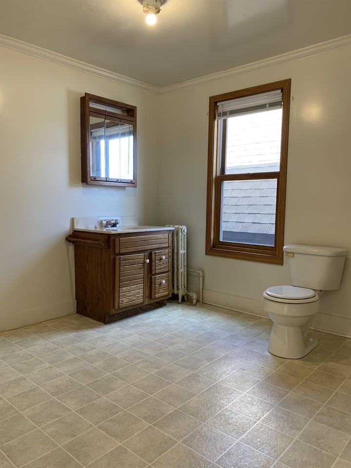 1210 E 11th St #2 - Photo 2 of 4