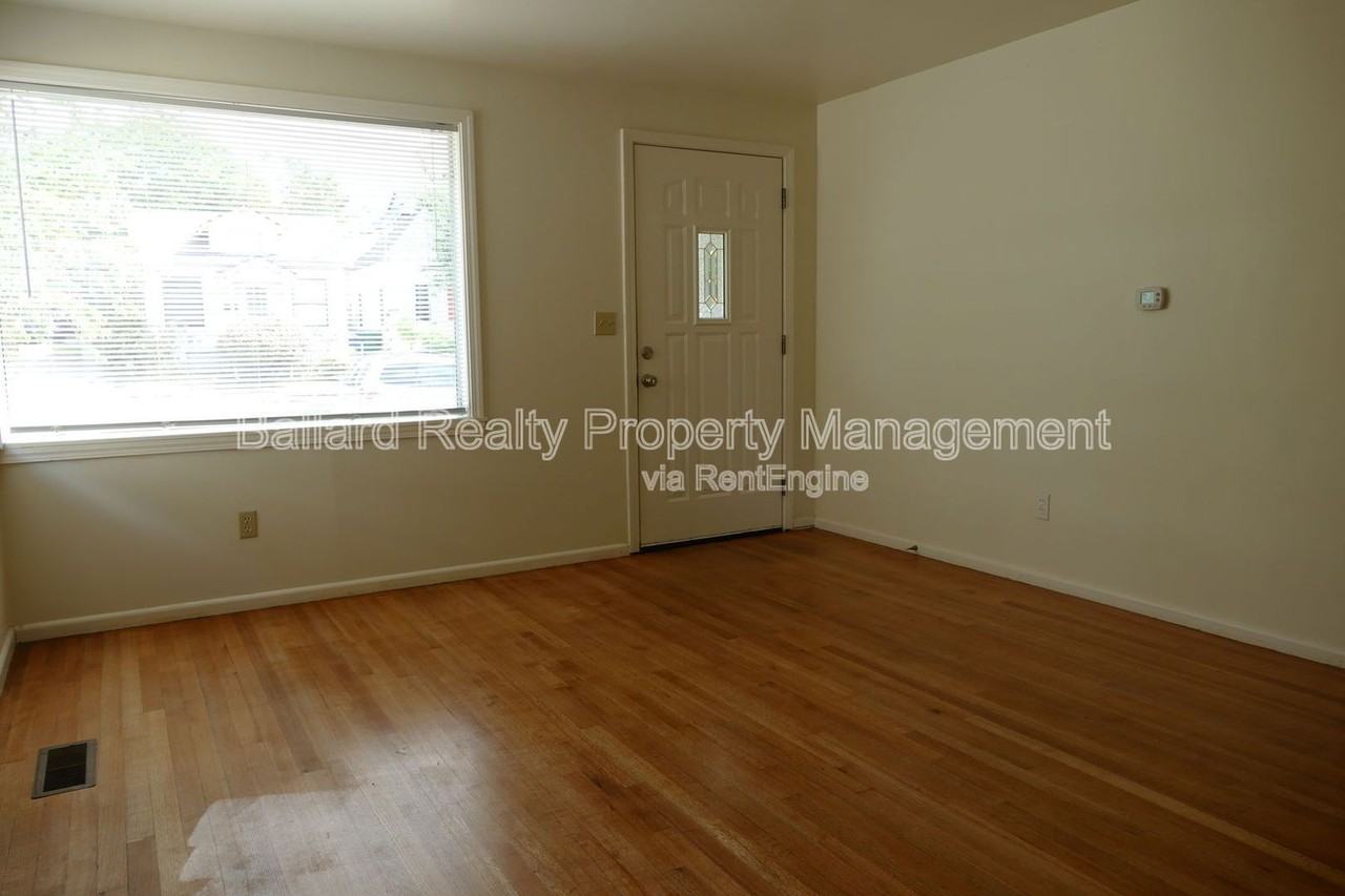 6527 25th Ave Nw - Photo 4 of 18
