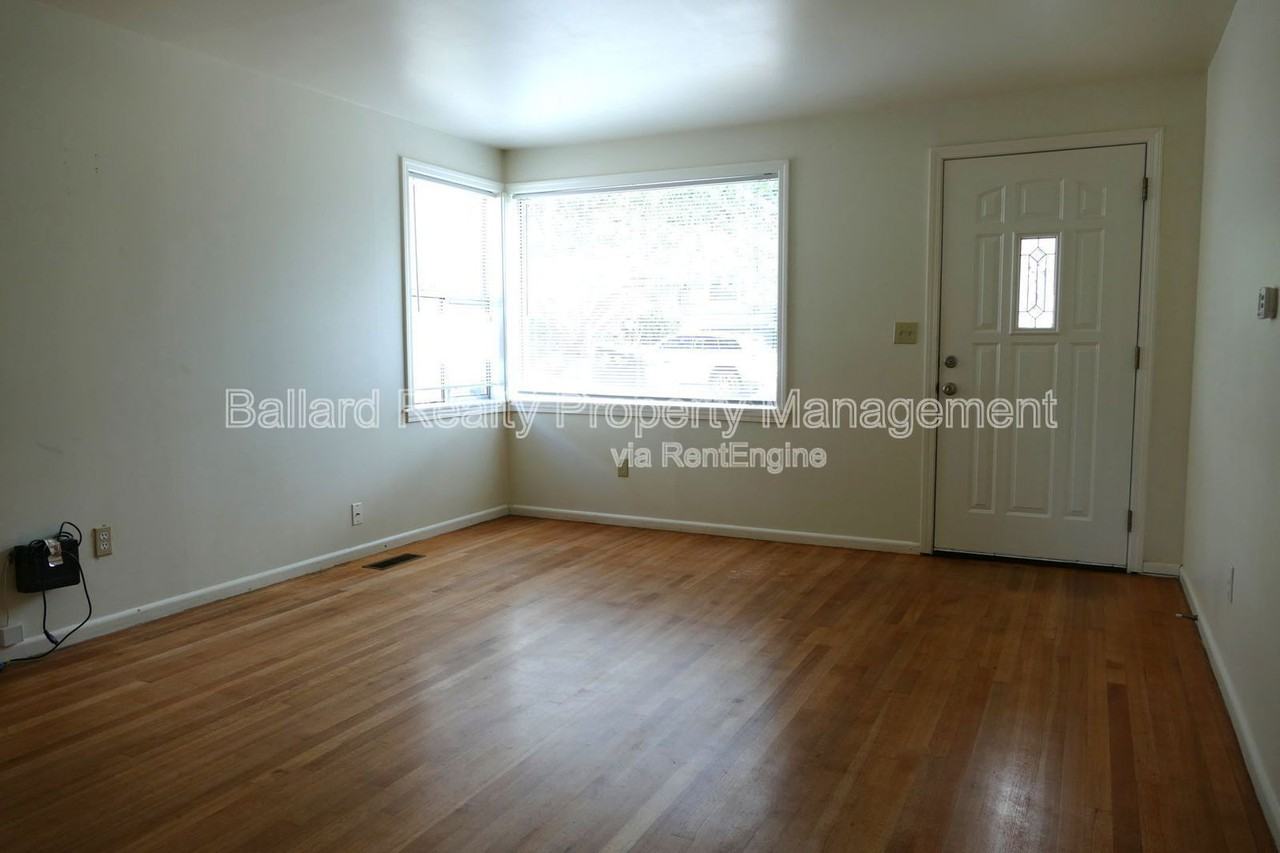 6527 25th Ave Nw - Photo 6 of 18