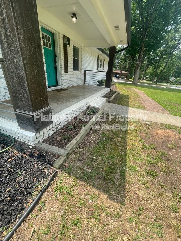 2216 Shancey Ln - Photo 4 of 50