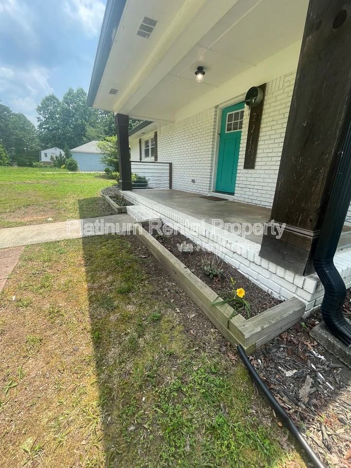 2216 Shancey Ln - Photo 5 of 50