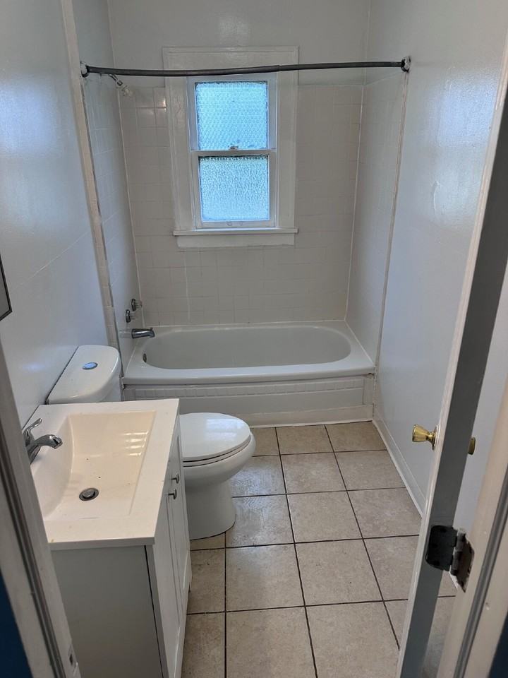 12515 Leeila Ave - Photo 3 of 11