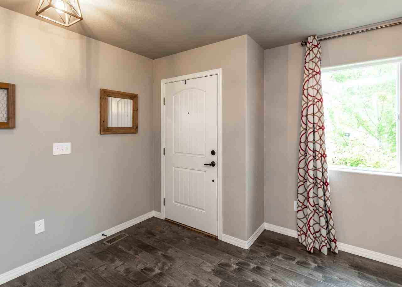 10858 Hidden Prairie Pkwy - Photo 5 of 50