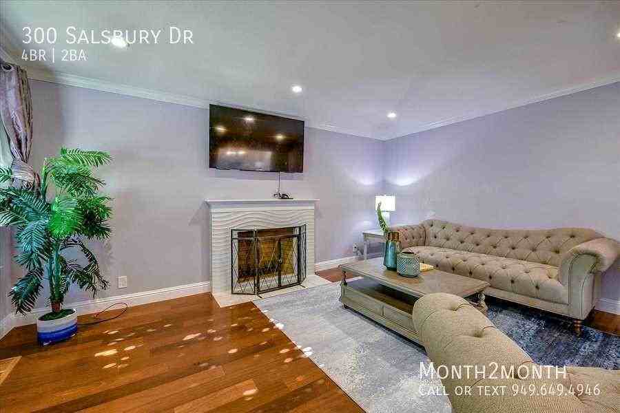 300 Salsbury Dr - Photo 2 of 29