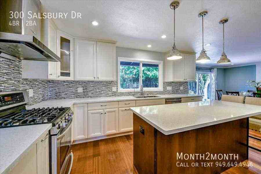 300 Salsbury Dr - Photo 5 of 29