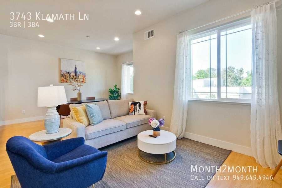 3743 Klamath Ln - Photo 3 of 40