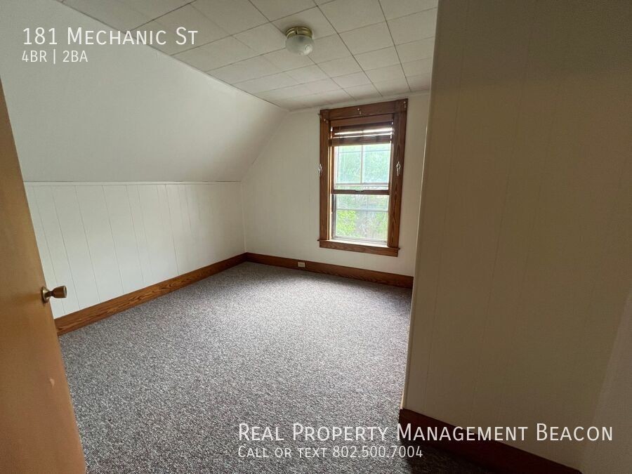 181 Mechanic St - Photo 2 of 7