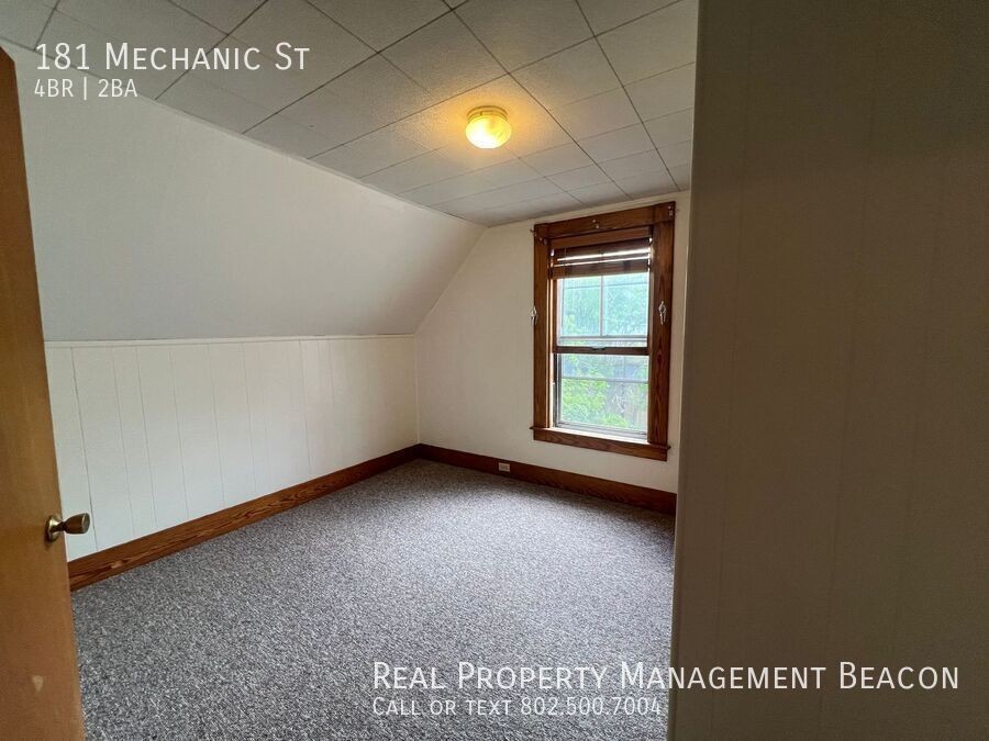 181 Mechanic St - Photo 3 of 7