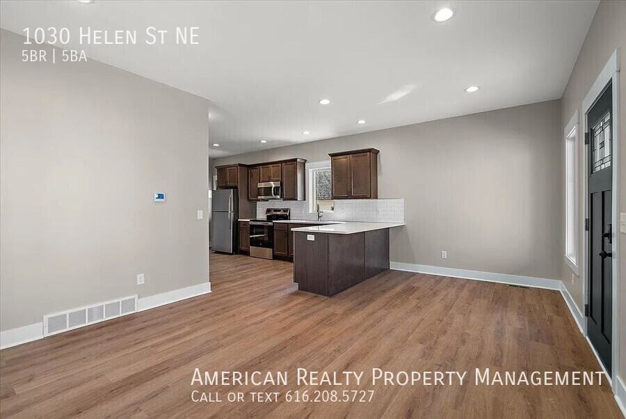 1030 Helen St Ne - Photo 6 of 22