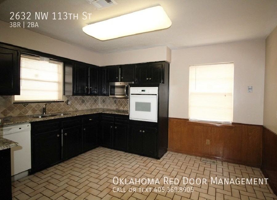 2632 Nw 113th St - Photo 3 of 11