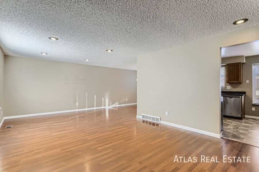 15063 E Floyd Ave - Photo 2 of 16