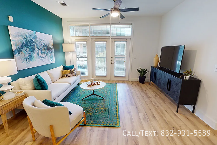 1099 Yale St #21YE - Photo 5 of 10