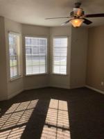 featured image of 1000 E Vermont Ave