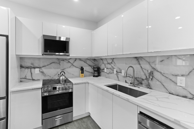 935 S Howard Ave - Photo 2 of 17