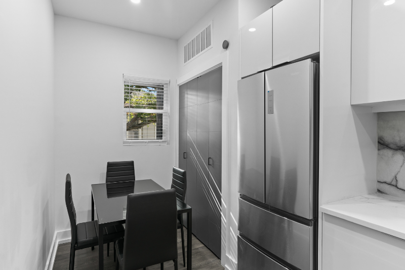 935 S Howard Ave - Photo 5 of 17