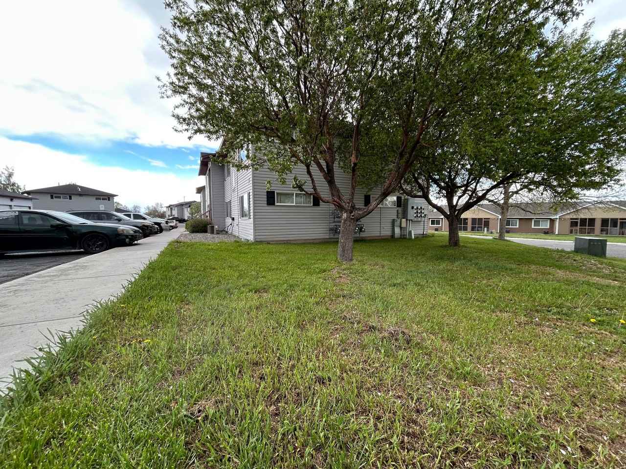 Riverton Apartments - Photo 4 of 32