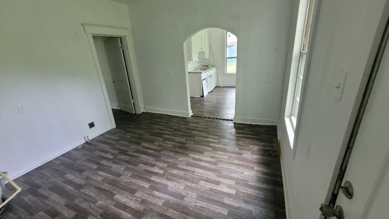 211 Crockett St - Photo 5 of 9