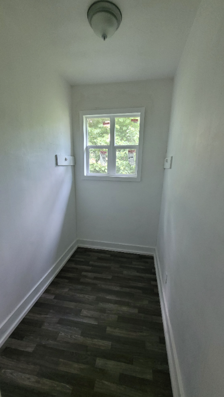 211 Crockett St - Photo 7 of 9