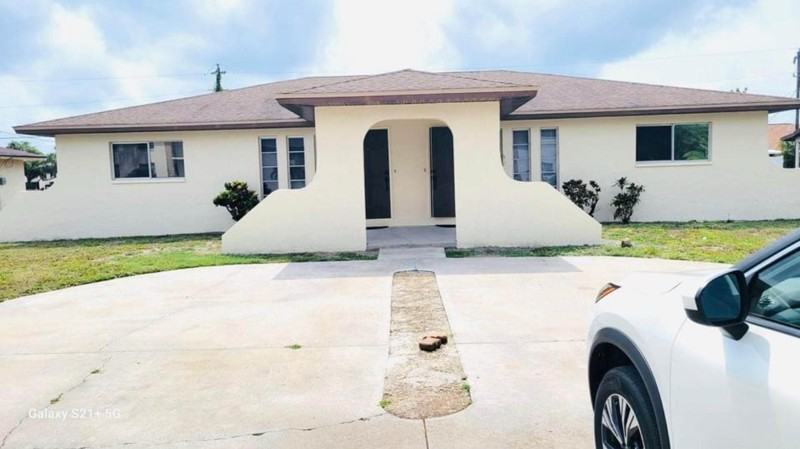 640 Se 13Th Ave Cape Coral - Photo 2 of 11