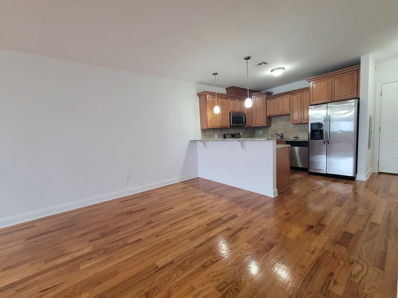 Solo at Hudson - Photo 2 of 9