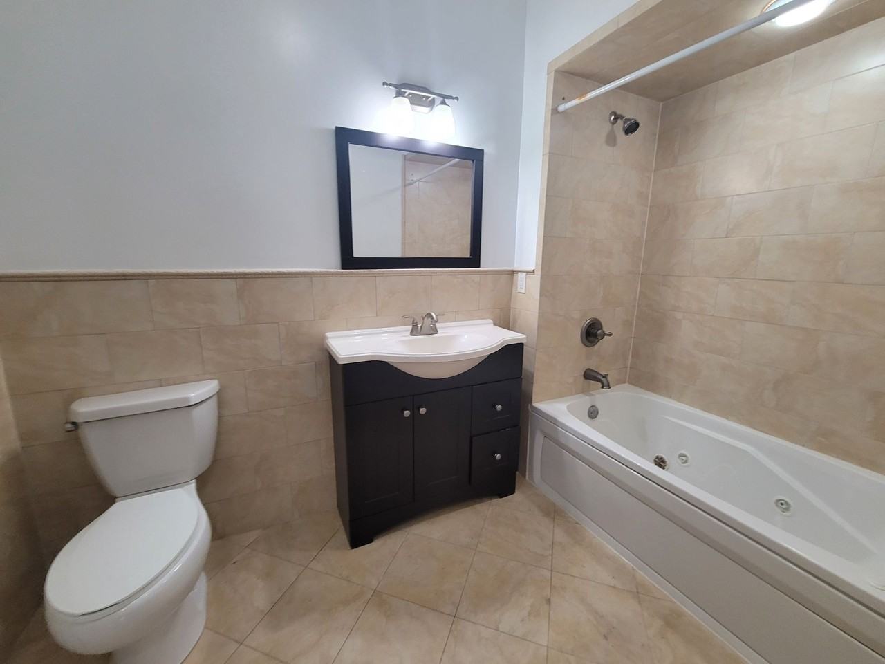 Solo at Hudson - Photo 4 of 9