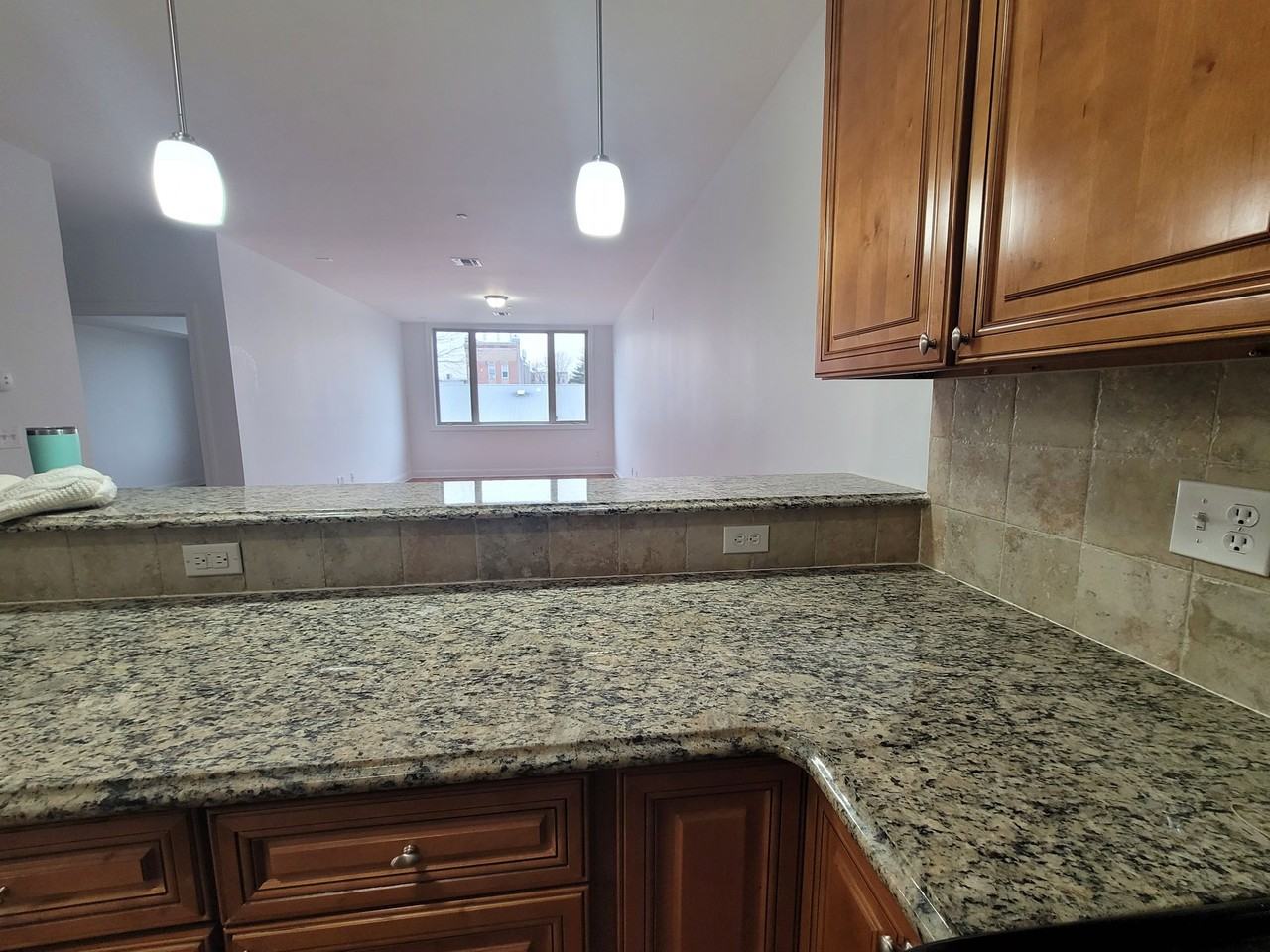 Solo at Hudson - Photo 5 of 9