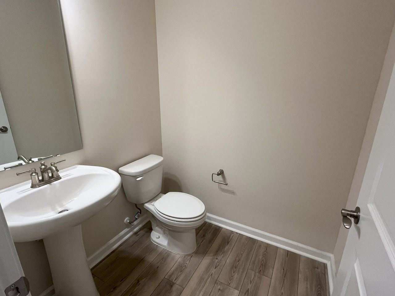 1501 Rhodes Pond St - Photo 5 of 31