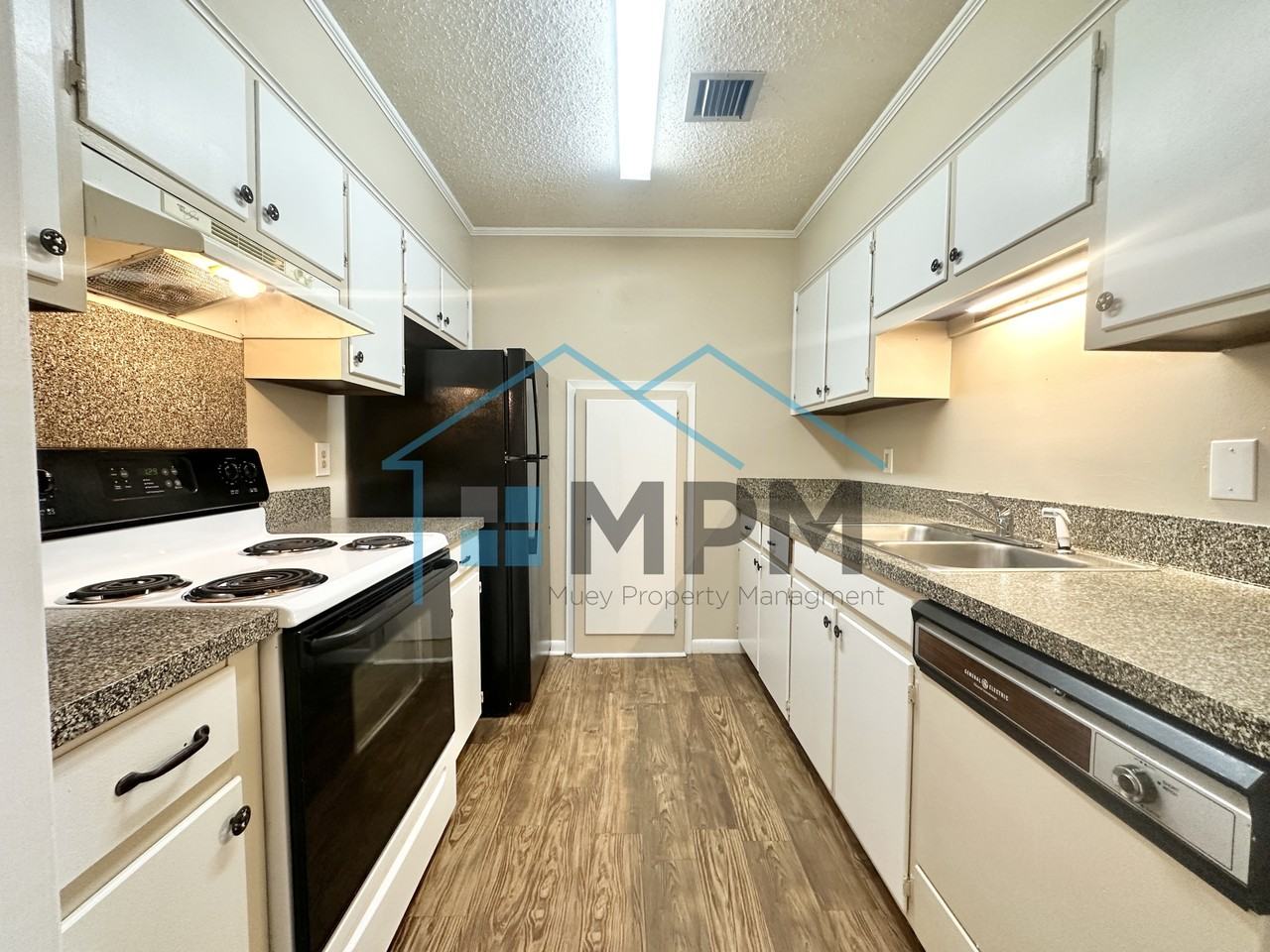 109 Hudson Terrace - Photo 4 of 11