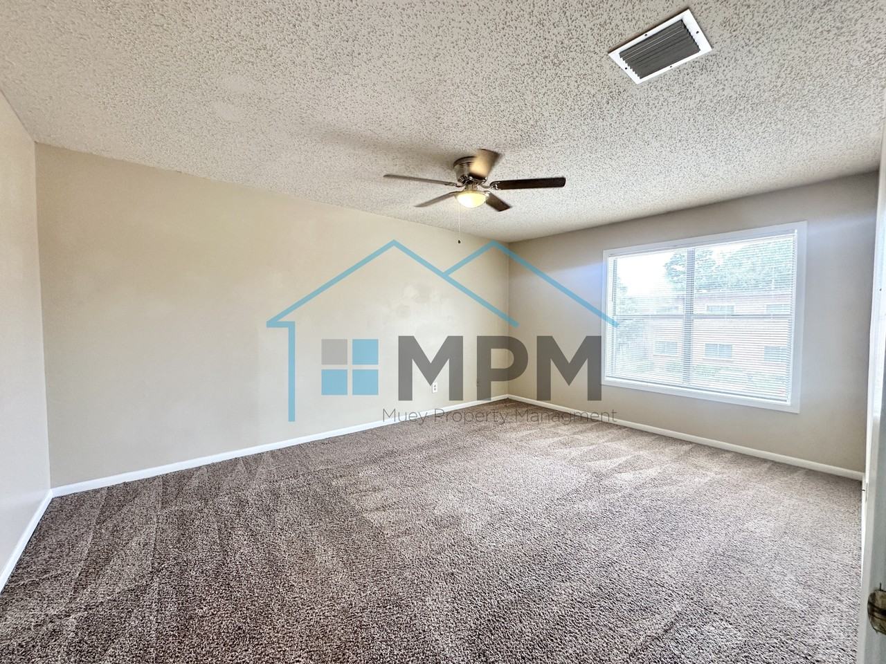 109 Hudson Terrace - Photo 6 of 11