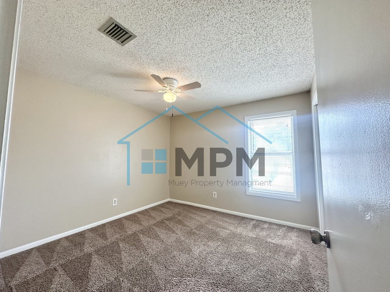 109 Hudson Terrace - Photo 7 of 11