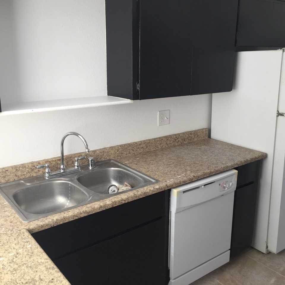 1205 E. 9th street - Photo 3 of 14