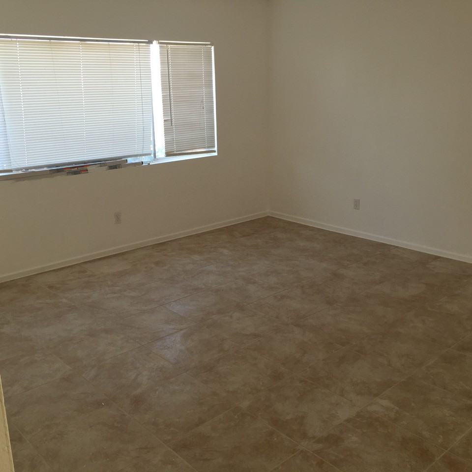1205 E. 9th street - Photo 4 of 14