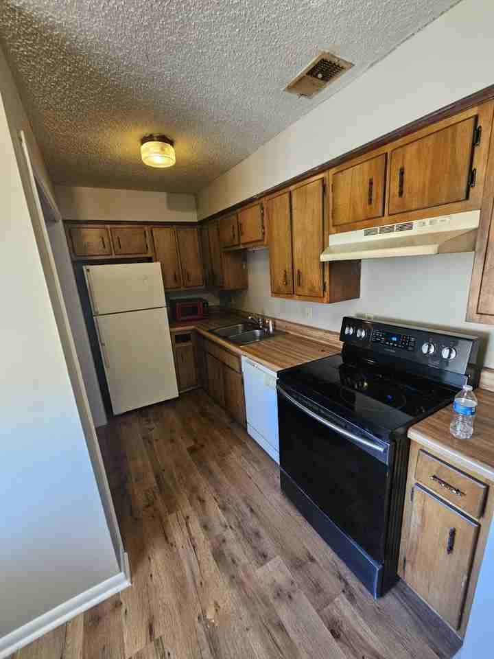 709 Vine Street - Photo 3 of 7