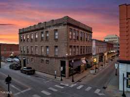 featured image of 6th St