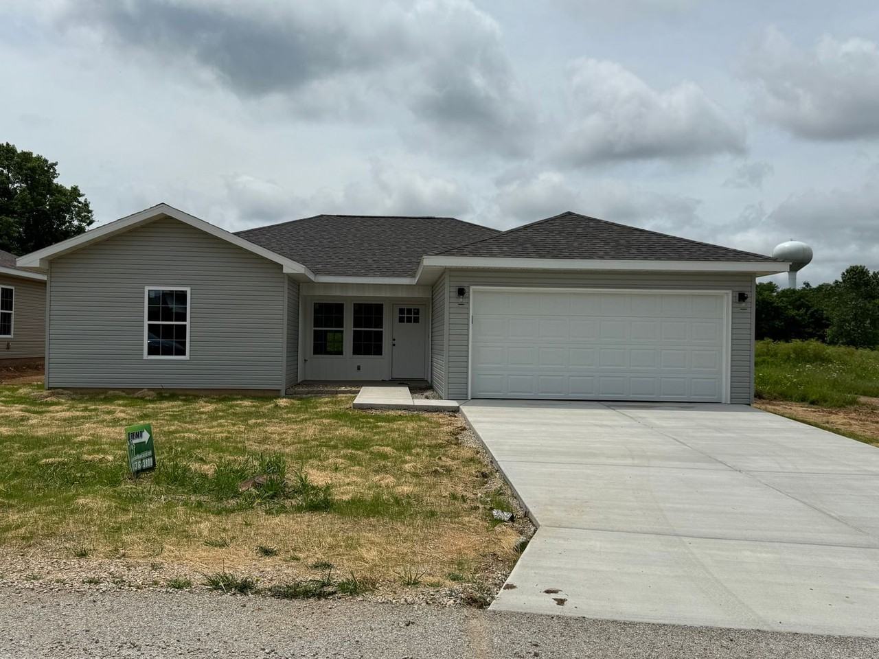 1290 Evergreen Ave - Photo 3 of 36