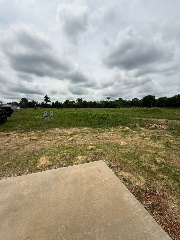 1290 Evergreen Ave - Photo 2 of 36