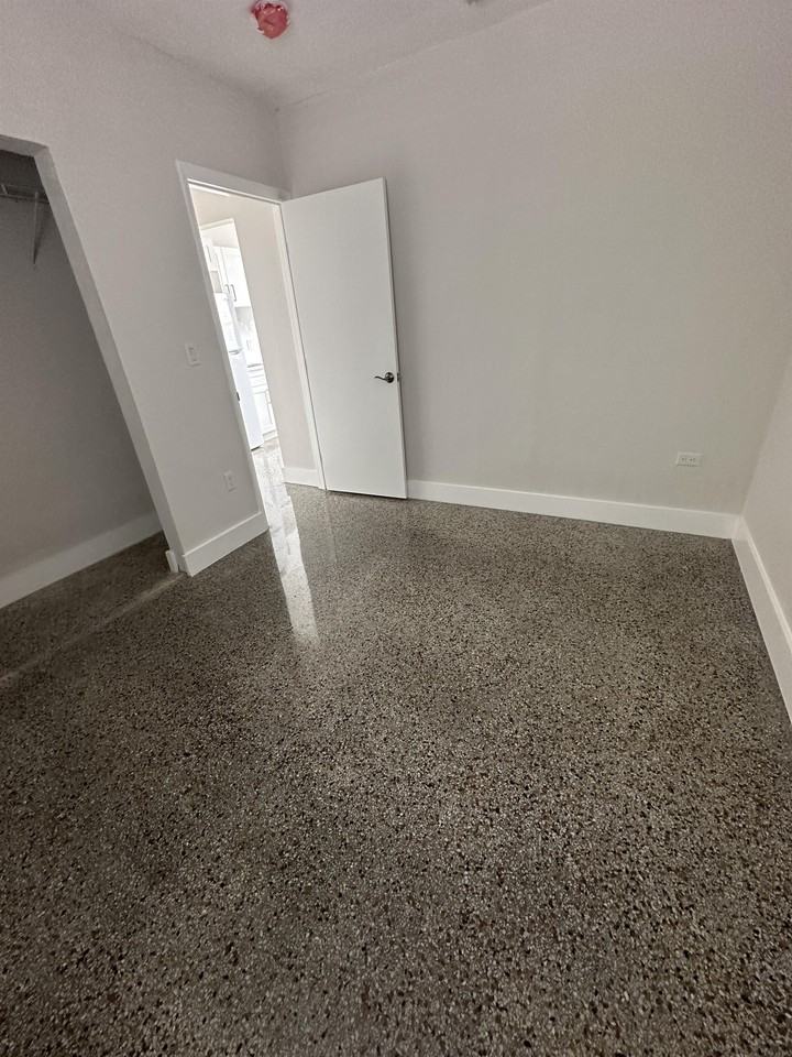 211-215 SW 18th Ave - FALCAP 4. LLC - Photo 7 of 10