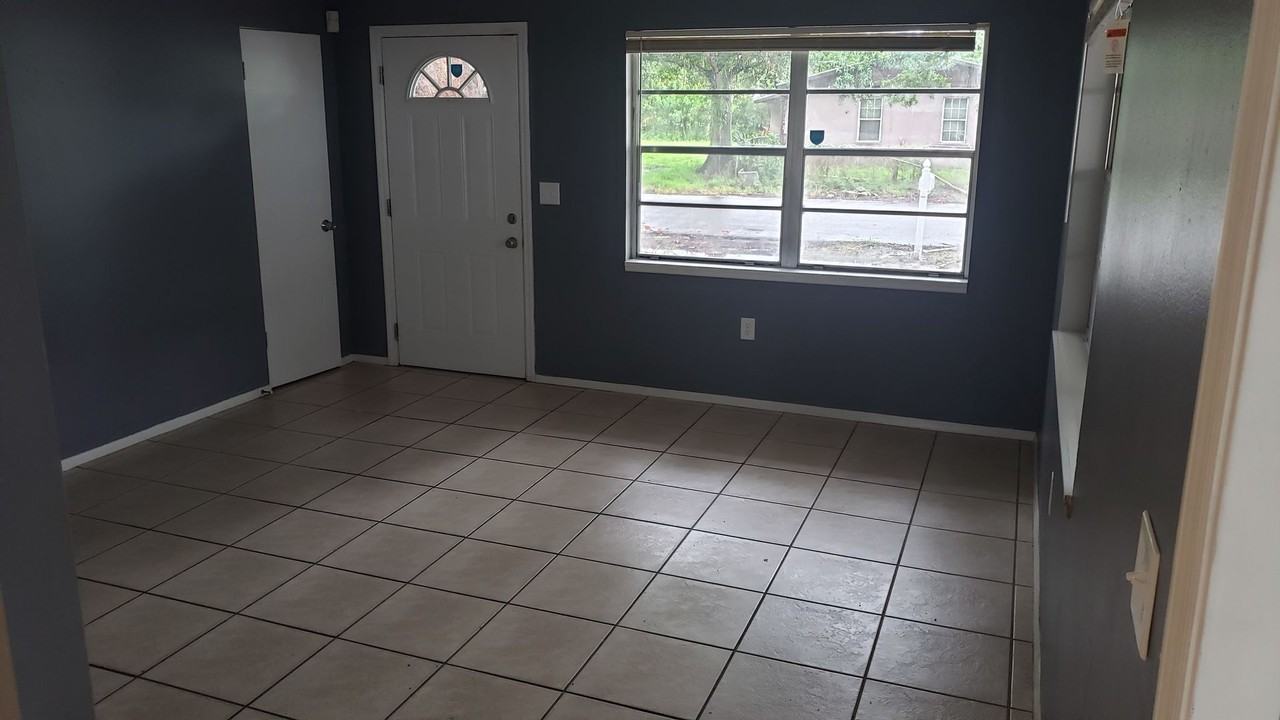 512 27th Ave W - Photo 2 of 20