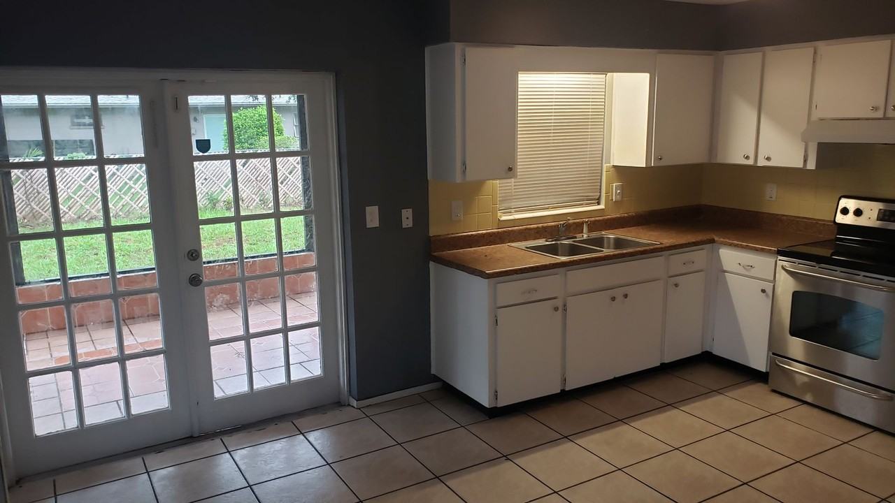 512 27th Ave W - Photo 5 of 20