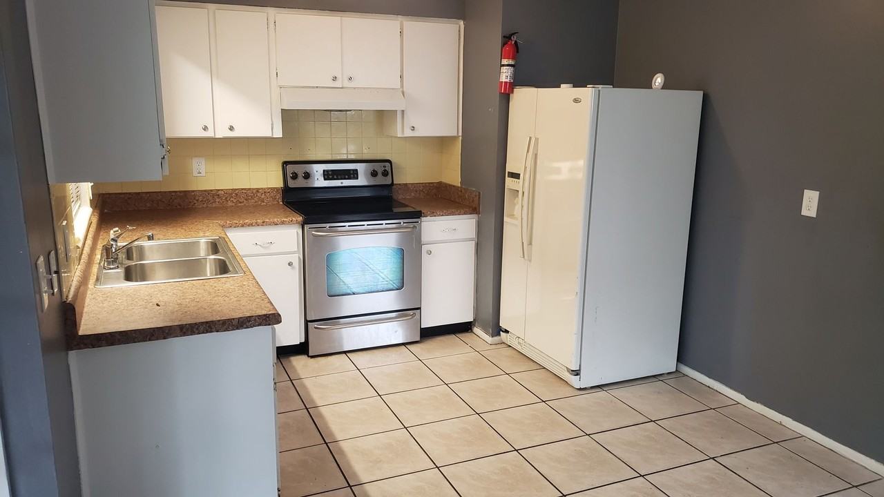 512 27th Ave W - Photo 6 of 20