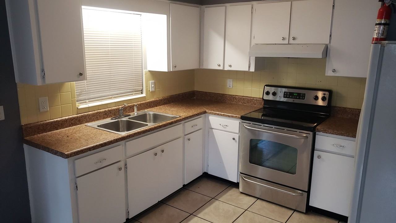 512 27th Ave W - Photo 7 of 20