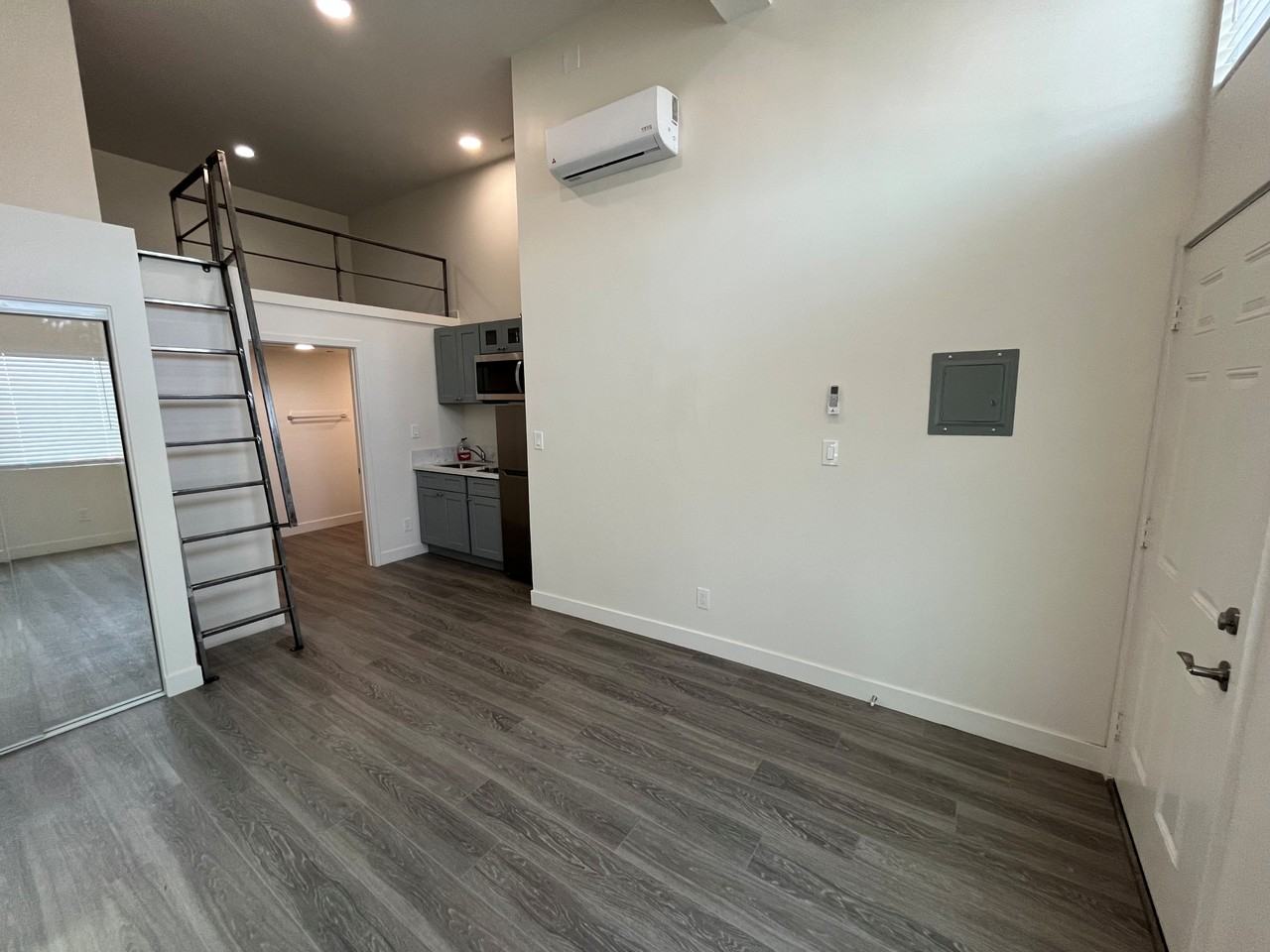 138 West San Ysidro Boulevard - Photo 2 of 38