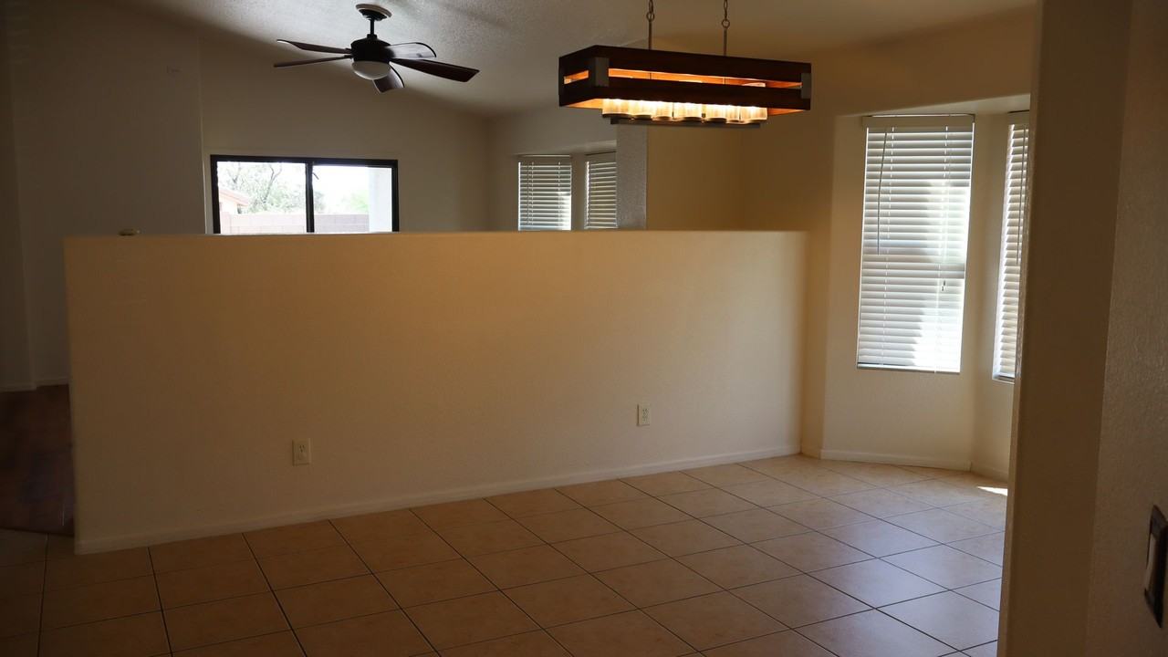 2389 Ironmaster St - Photo 4 of 36