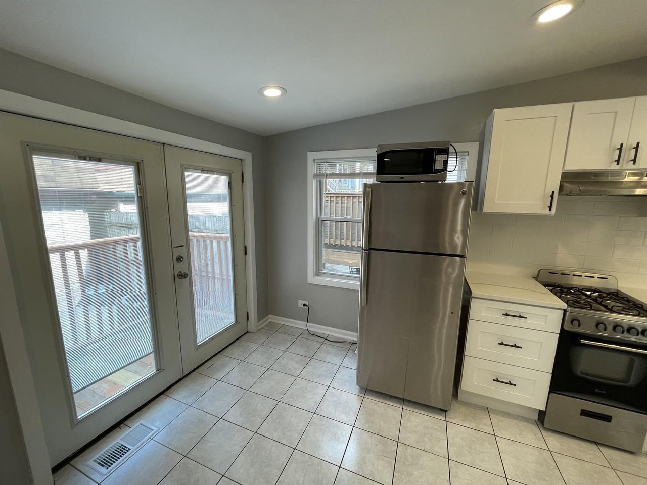 4711 North Artesian Avenue - Photo 3 of 6