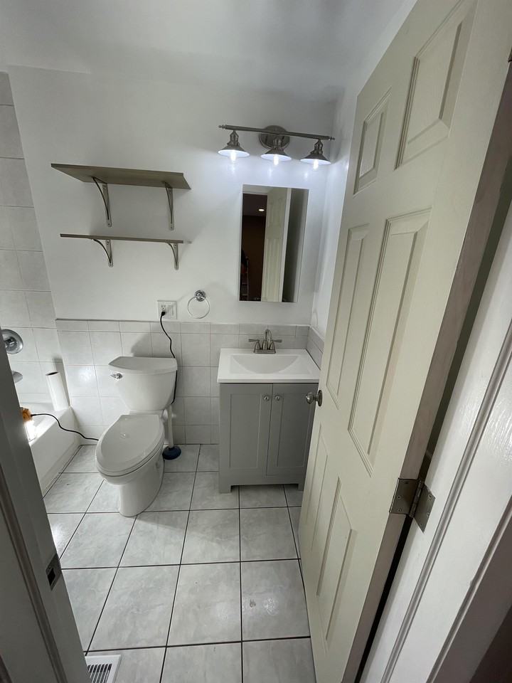 4711 North Artesian Avenue - Photo 4 of 6