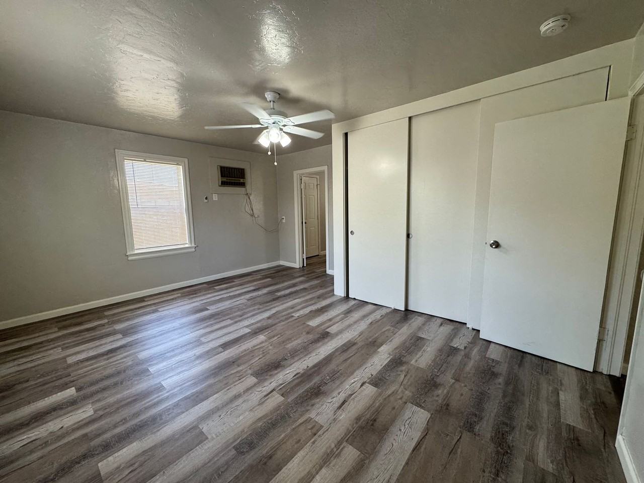 385 E Houston St - Photo 2 of 19