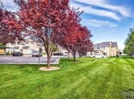 featured image of 1926 Lexis Ln
